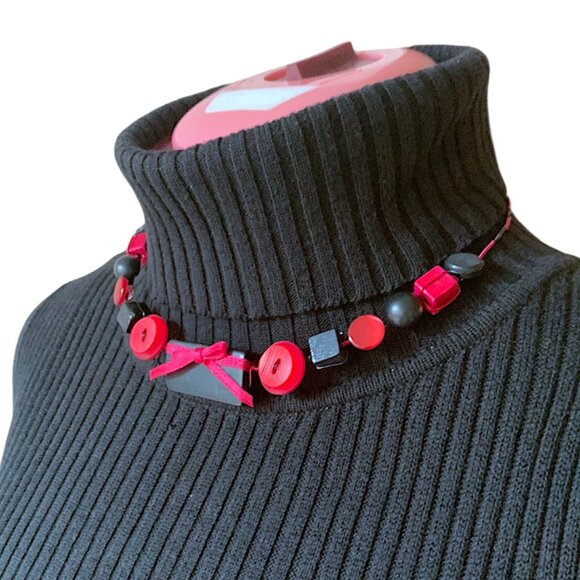 Handmade - Vintage Button & Bead Choker Necklace – Red & Black with Bow Detail - Picture 2 of 8